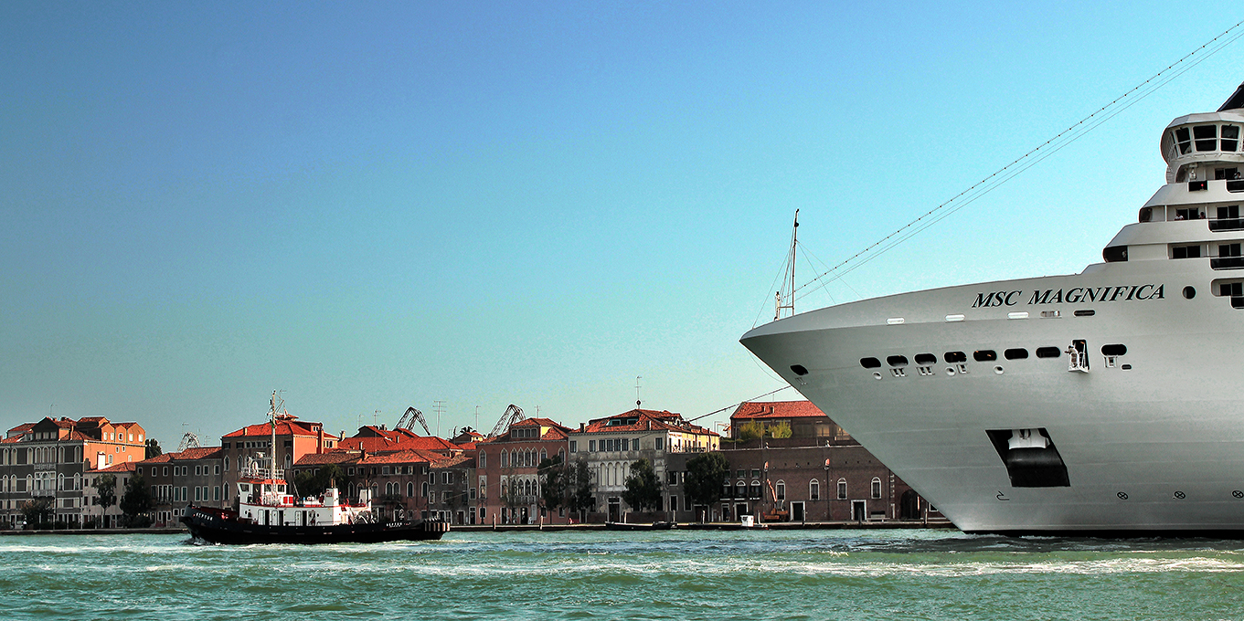 La MSC Magnifica (3).jpg